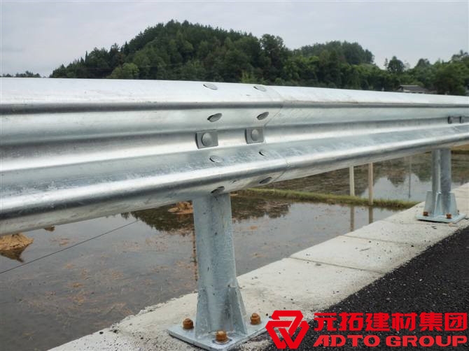 河南波形護欄板廠家供應