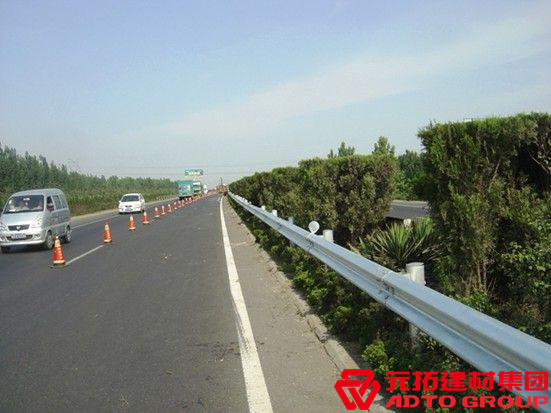 噴塑波形護(hù)欄板表面處理方式