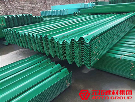 江蘇防撞高速公路護(hù)欄板價(jià)格，多少錢一米？