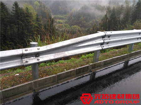 貴陽(yáng)高速公路護(hù)欄板在高速公路上起什么作用？