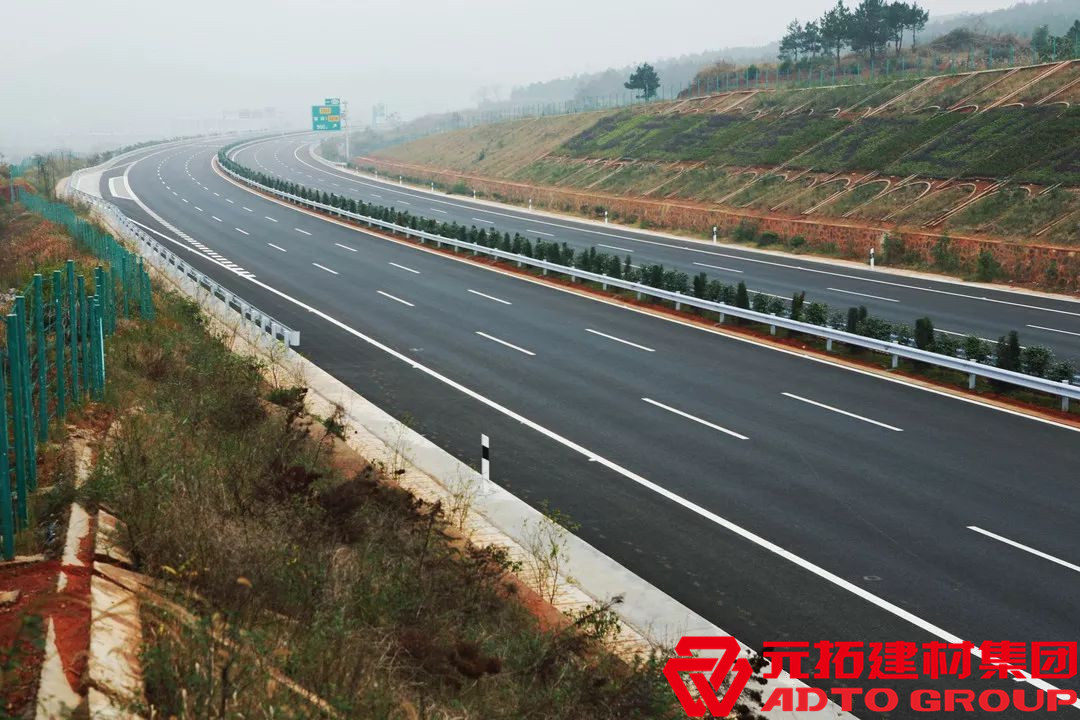 湖南高速公路防撞護欄板廠在哪里，能批發(fā)嗎？