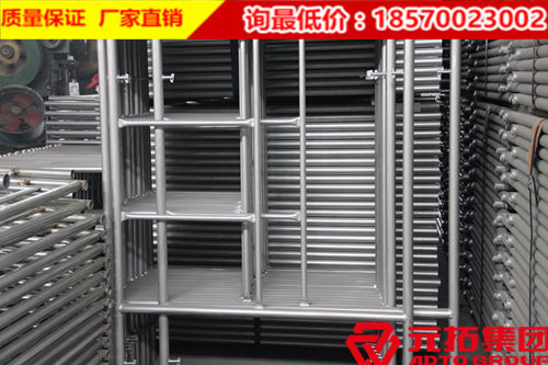 　　門(mén)式腳手架(移動(dòng)腳手架)廣泛應(yīng)用于裝修廠房、大型體育場(chǎng)館、會(huì)展中心、舞臺(tái)、廣告牌、商場(chǎng)、車(chē)站、碼頭、機(jī)場(chǎng)、橋梁、隧道、地鐵、造船等工業(yè)及民用建筑的建造及維護(hù)。尤其是在國(guó)外，1219型門(mén)式腳手架的使用超過(guò)其他腳手架種類(lèi)，河北有哪家腳手架廠家專(zhuān)做出口的1219門(mén)式腳手架？