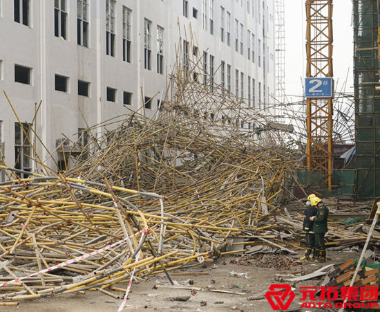 廣西南寧市江南區(qū)沙井下津路一個(gè)工業(yè)標(biāo)準(zhǔn)廠房發(fā)生腳手架外架坍塌